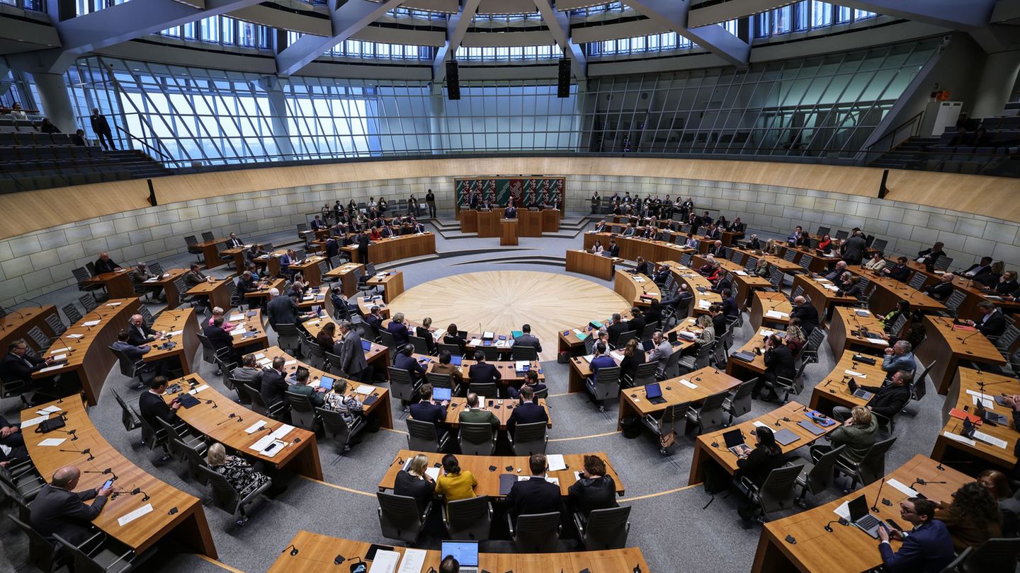 Das nordrhein-westfälische Parlament blickt am Mittwoch weit über sein übliches Themenspektrum hinaus. (Archivbild) Foto: Oliver