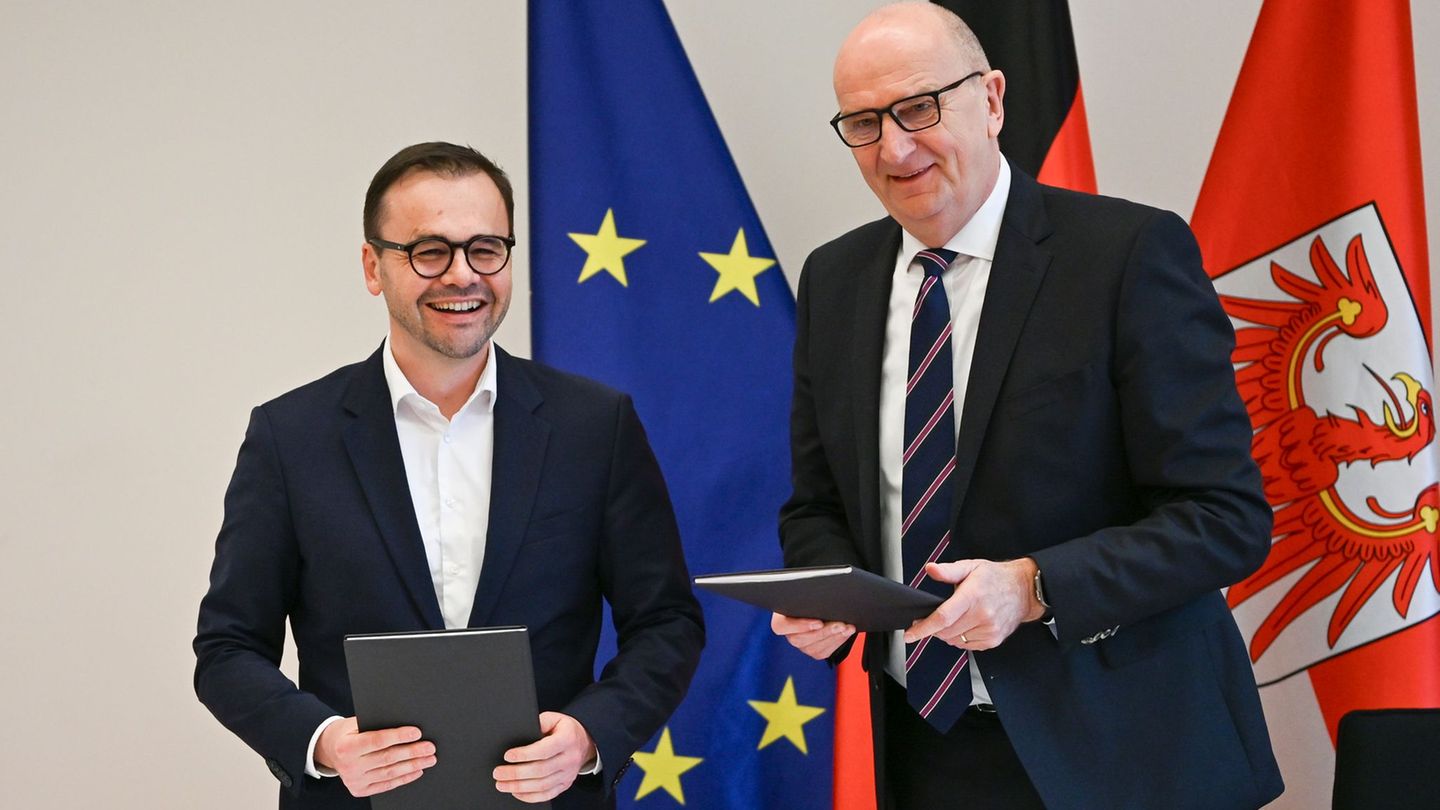 Die neue Brandenburger Landesregierung von Ministerpräsident Dietmar Woidke (SPD) mit Vize-Regierungschef Jan Redmann beginnt ih