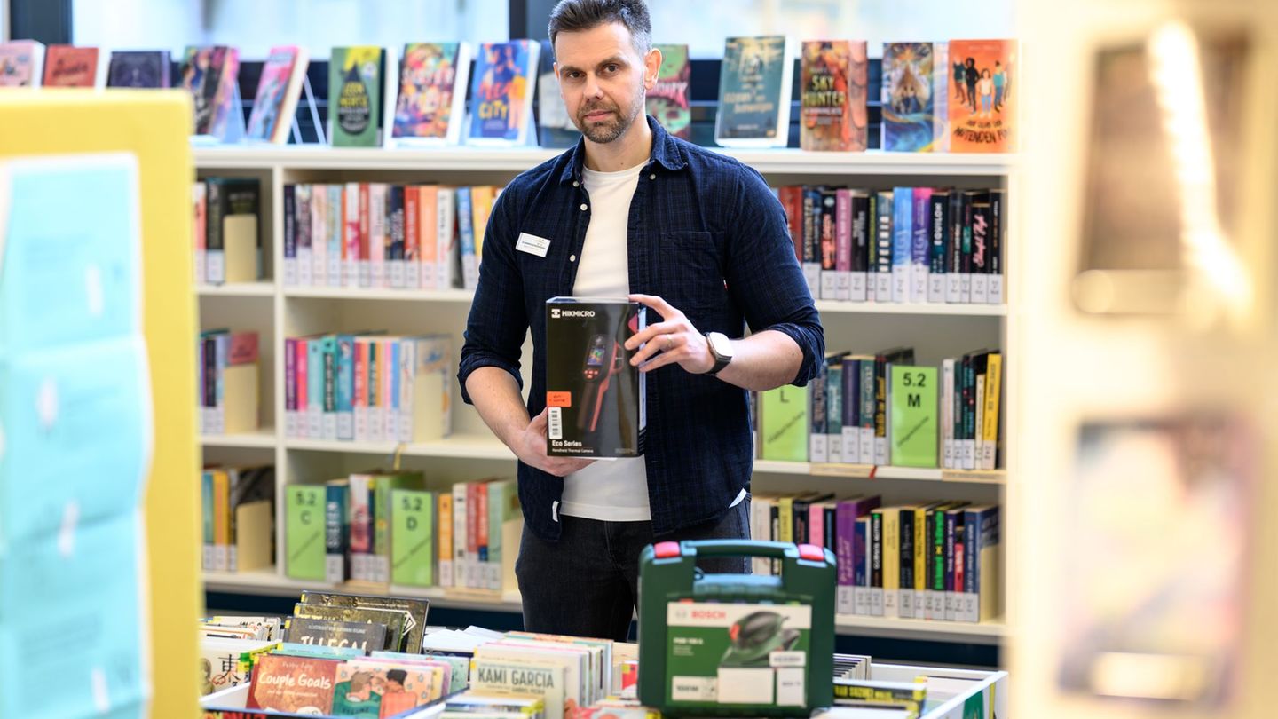 Die Wärmebildkamera gehört zu den beliebten Leihobjekten in der "Bibliothek der Dinge" in Achim. Foto: Izabela Mittwollen/dpa