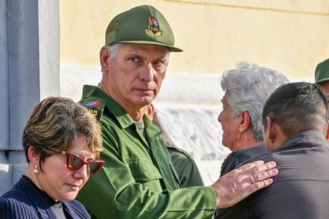 Kubas Präsident Miguel Diaz-Canel im Januar 2026 in Kuba, während der Beerdigung von kubanischen Offizieren, die während der US-Operation in Venezuela getötet wurden (Archivbild)