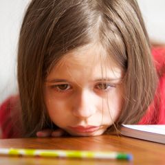 Die Ergebnisse des neuesten Schulbarometers zeigen: Immer mehr Kindern und Jugendlichen geht es psychisch nicht gut (Symbolbild)