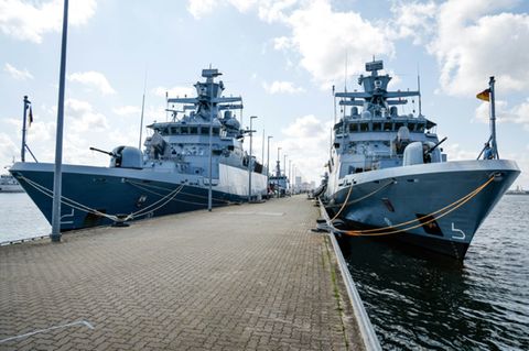 Korvetten der deutschen Marine in Hafen