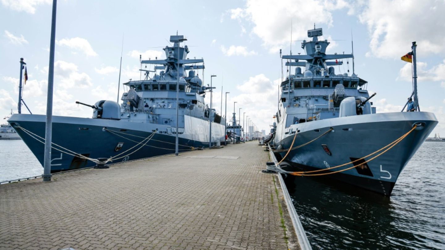 Korvetten der deutschen Marine in Hafen