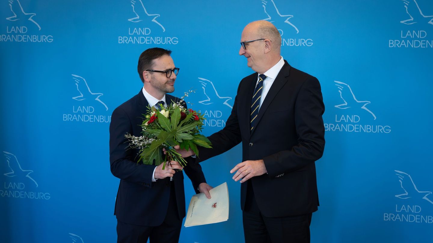 Die neue Brandenburger Landesregierung von Ministerpräsident Dietmar Woidke (SPD) mit Vize-Regierungschef Jan Redmann ist ernann