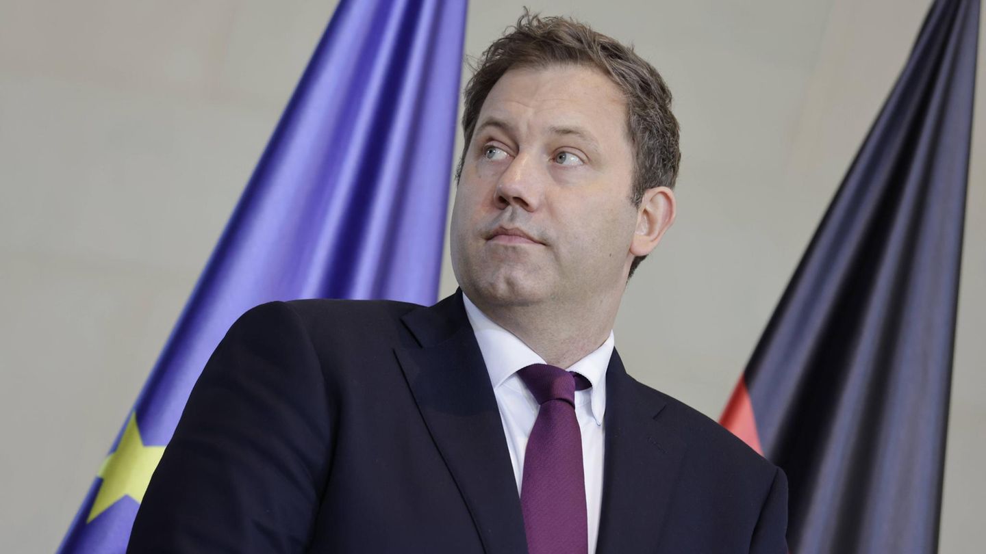 Das „Sondervermögen“ der Bundesregierung wird kaum in neue Ausgaben gesteckt – stattdessen werden Haushaltslöcher gestopft