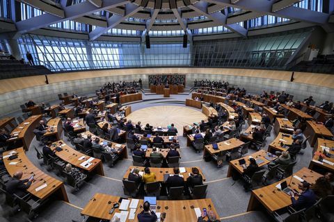 Der nordrhein-westfälische Landtag stärkt der iranischen Zivilgesellschaft den Rücken. (Symbolbild) Foto: Oliver Berg/dpa