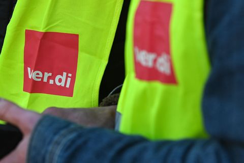 Stillstand im ÖPNV: Verdi erhöht im Tarifkonflikt den Druck. (Archivbild) Foto: Heiko Rebsch/dpa