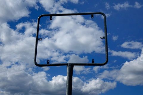 Leerer Ortsschildrahmen