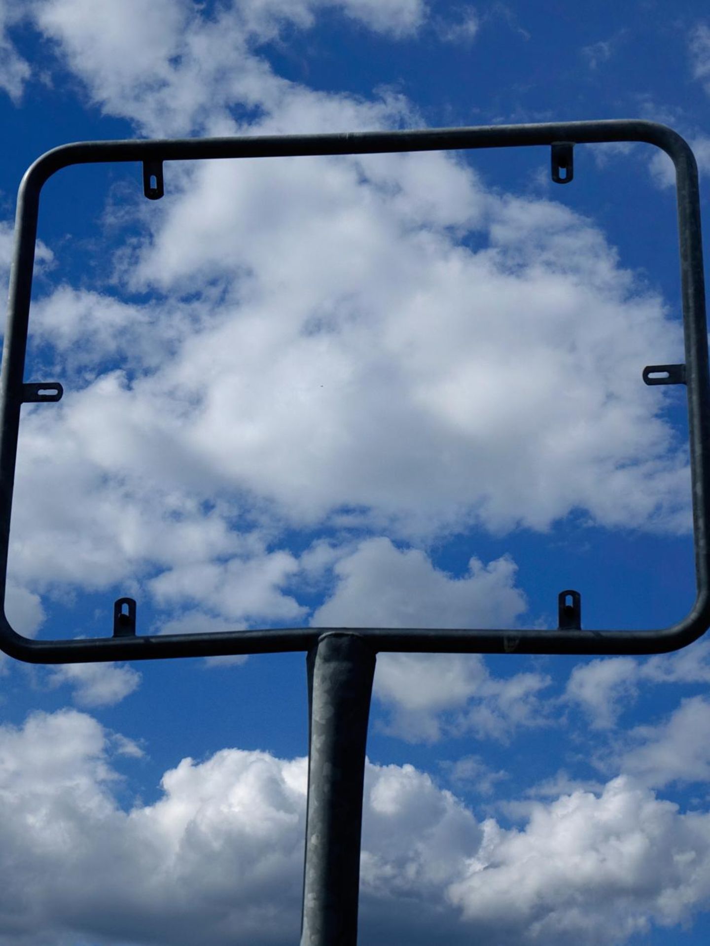 Leerer Ortsschildrahmen