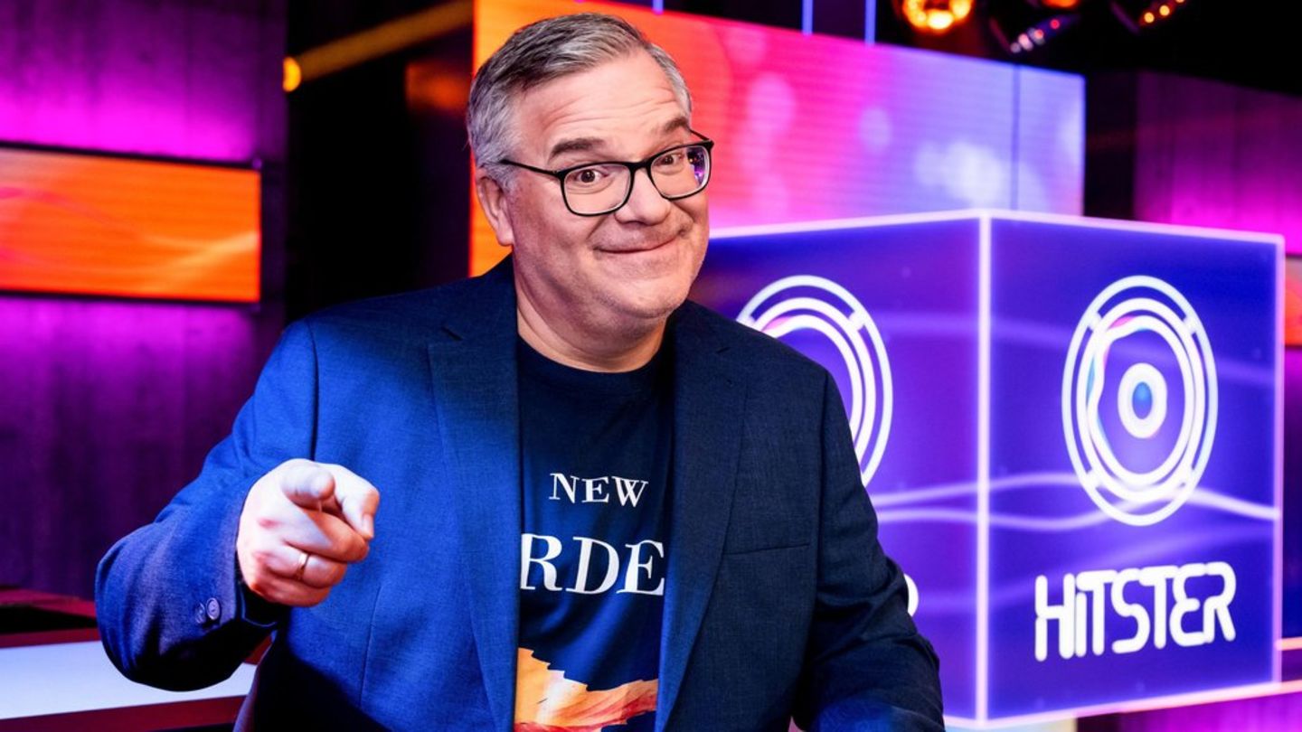 Elton moderiert "Hitster".
