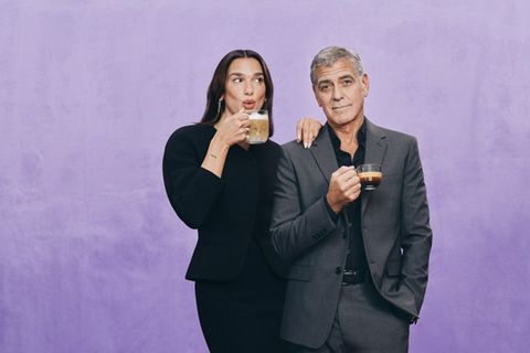 Dua Lipa und George Clooney machen gemeinsame Sache für Nespresso.