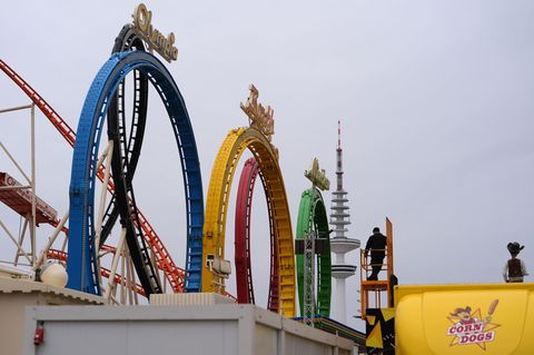 Das große Comeback dieses Jahr ist die weltweit größte transportable Achterbahn "Olympia-Looping". Foto: Marcus Brandt/dpa