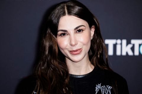 In den sozialen Netzwerken wird die Mutter Emi Arpa gerade angefeindet. (Archivbild) Foto: Christoph Soeder/dpa