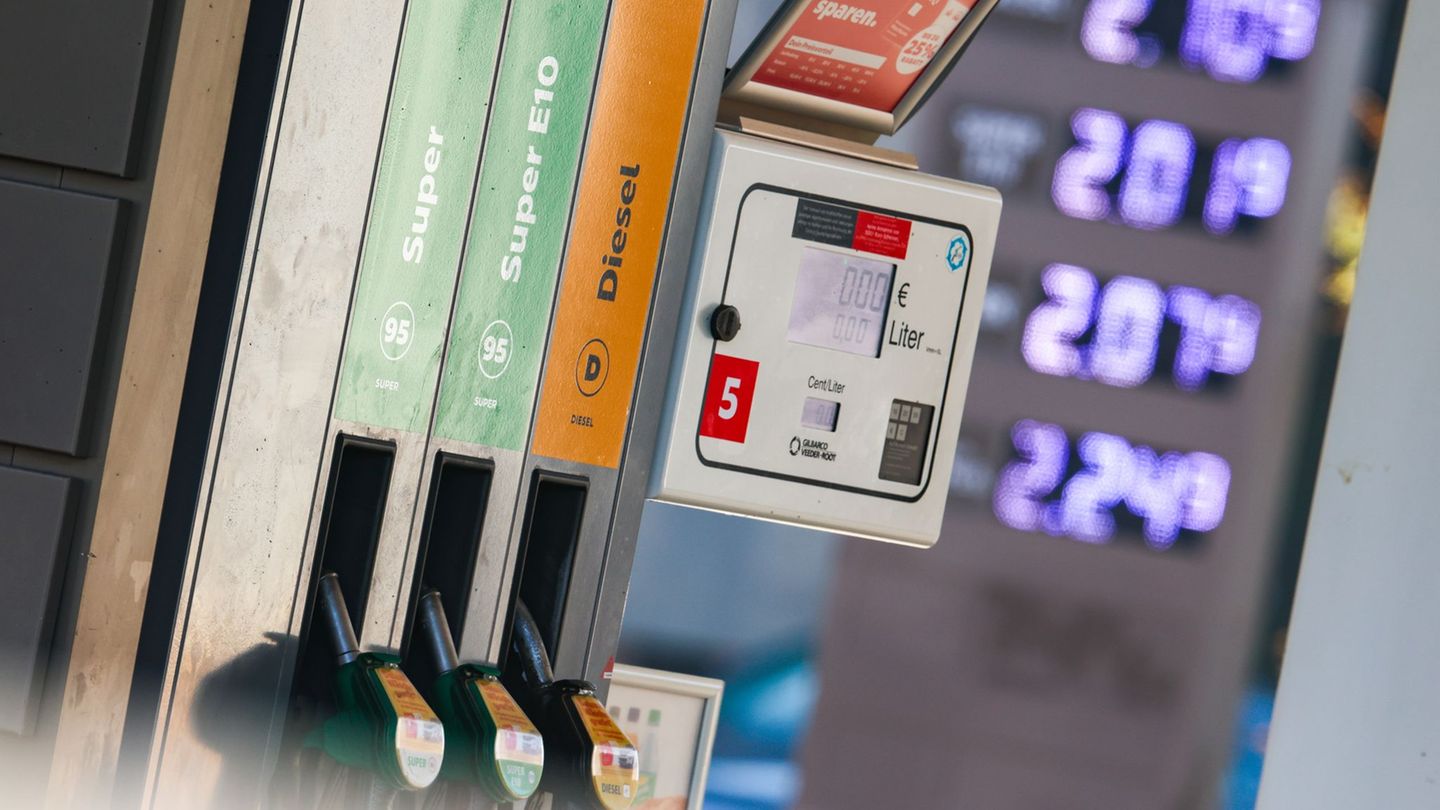 Die hohen Spritpreise belasten die Menschen im Pendlerland Mecklenburg-Vorpommern. (Symbolbild) Foto: Christoph Reichwein/dpa