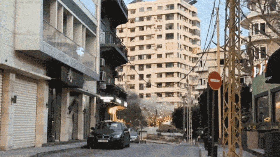 Komplettes Hochhaus stürzt nach israelischem Raketenangriff zusammen