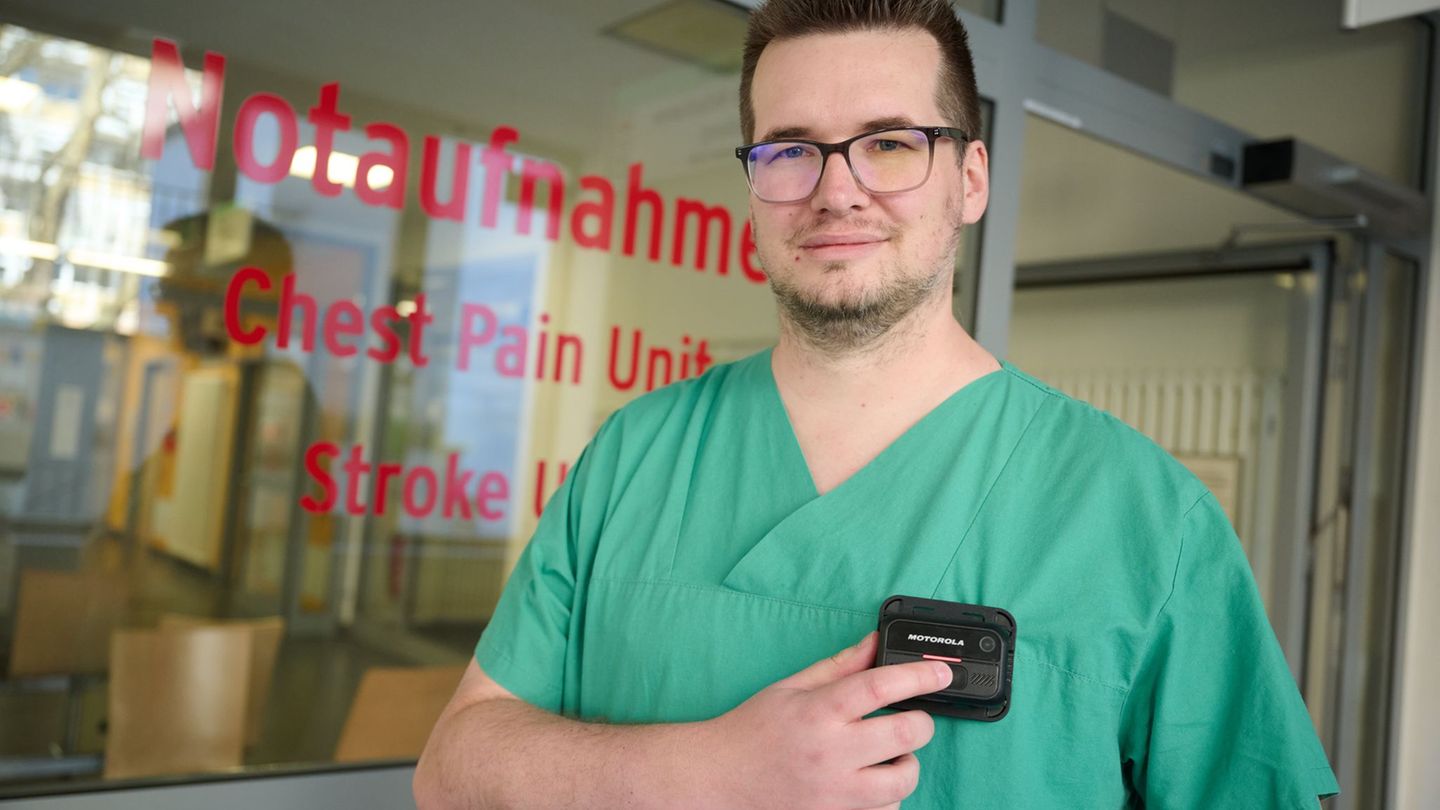 Das Klinikum Dortmund testet derzeit Bodycams für das Personal der Notaufnahme. Foto: Bernd Thissen/dpa