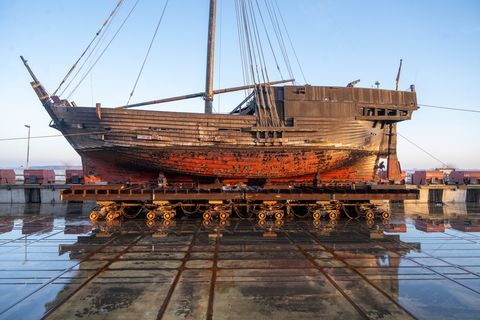 Die "Wissemara" kam Ende vergangenen Jahres für Reparaturen auf die Werft in Stralsund. (Archivbild) Foto: Stefan Sauer/dpa