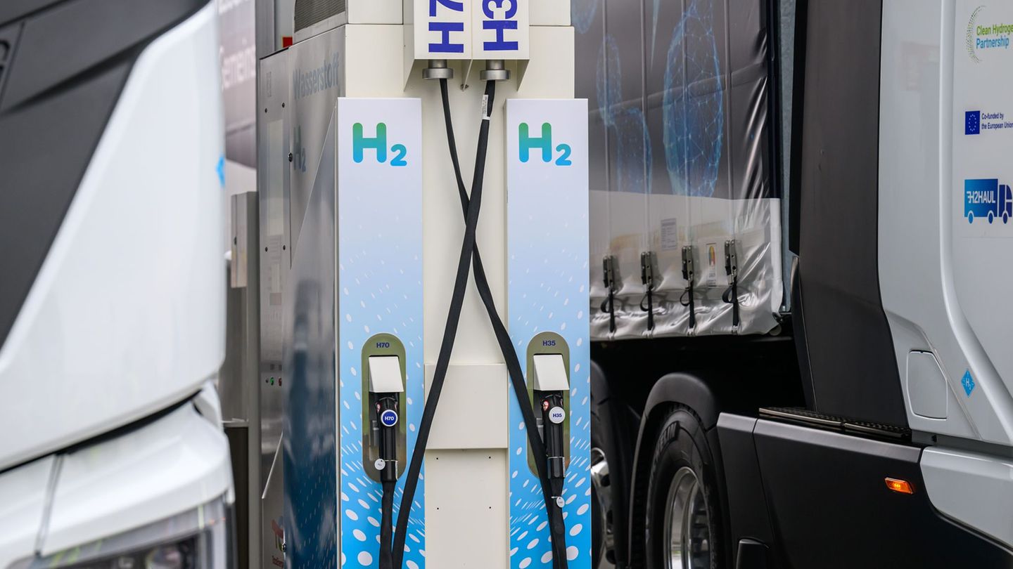 Am Güterverkehrszentrum in Erfurt soll eine Wasserstofftankstelle für den Schwerlastverkehr entstehen. (Symbolbild) Foto: Hendri