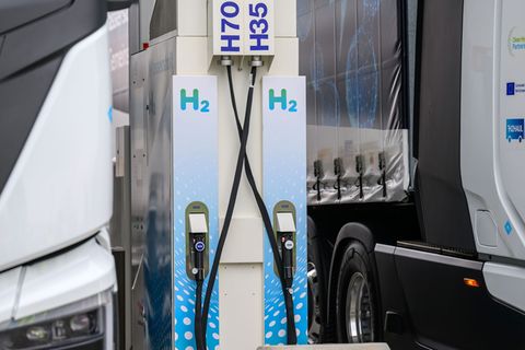 Am Güterverkehrszentrum in Erfurt soll eine Wasserstofftankstelle für den Schwerlastverkehr entstehen. (Symbolbild) Foto: Hendri
