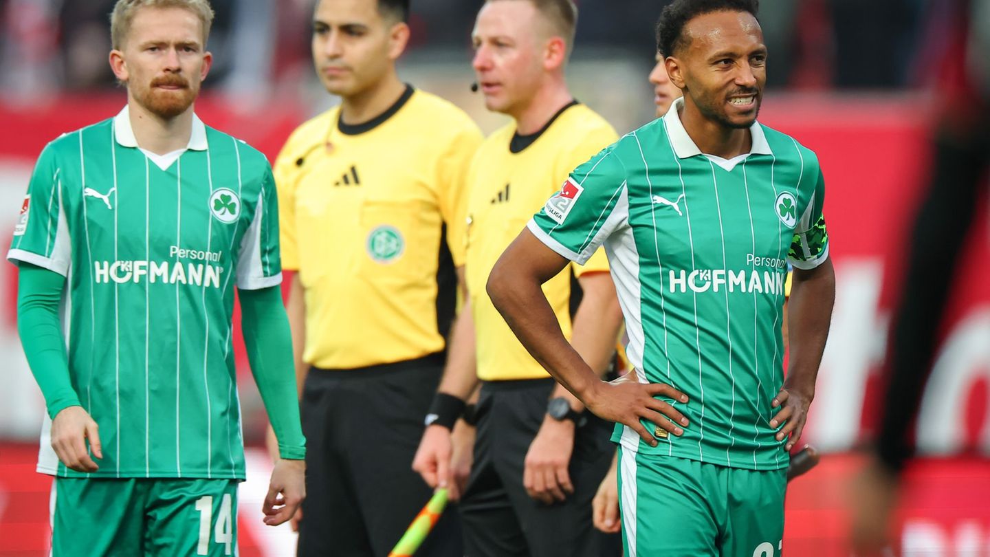 Der Fürther Julian Green (r) ist wieder fit. (Archivbild) Foto: Daniel Karmann/dpa