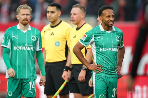 Der Fürther Julian Green (r) ist wieder fit. (Archivbild) Foto: Daniel Karmann/dpa