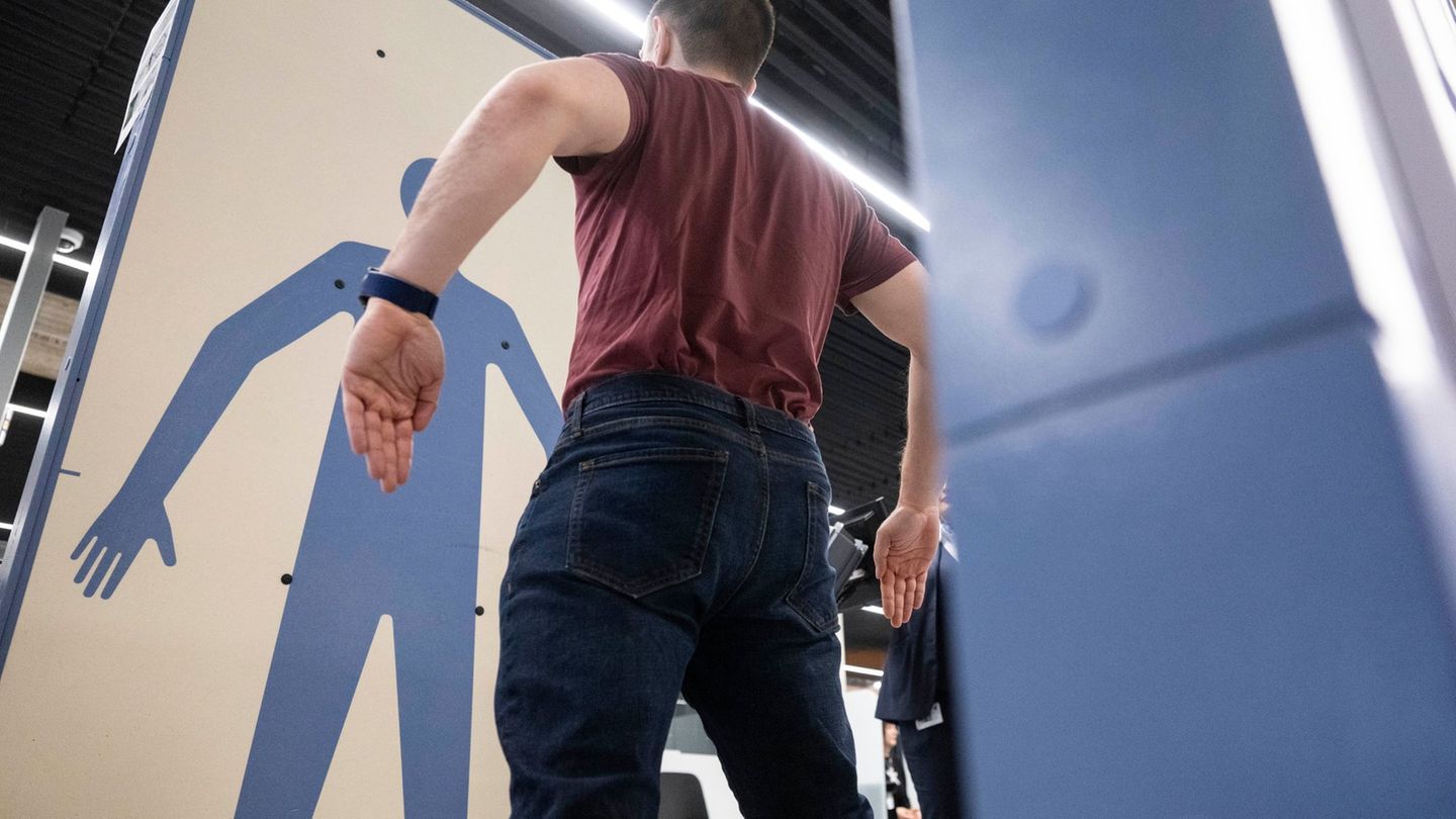 Der Wandel hin zu mehr High Tech bei der Sicherheitskontrolle am Flughafen sei alternativlos, heißt es vom Verband der Luftsiche