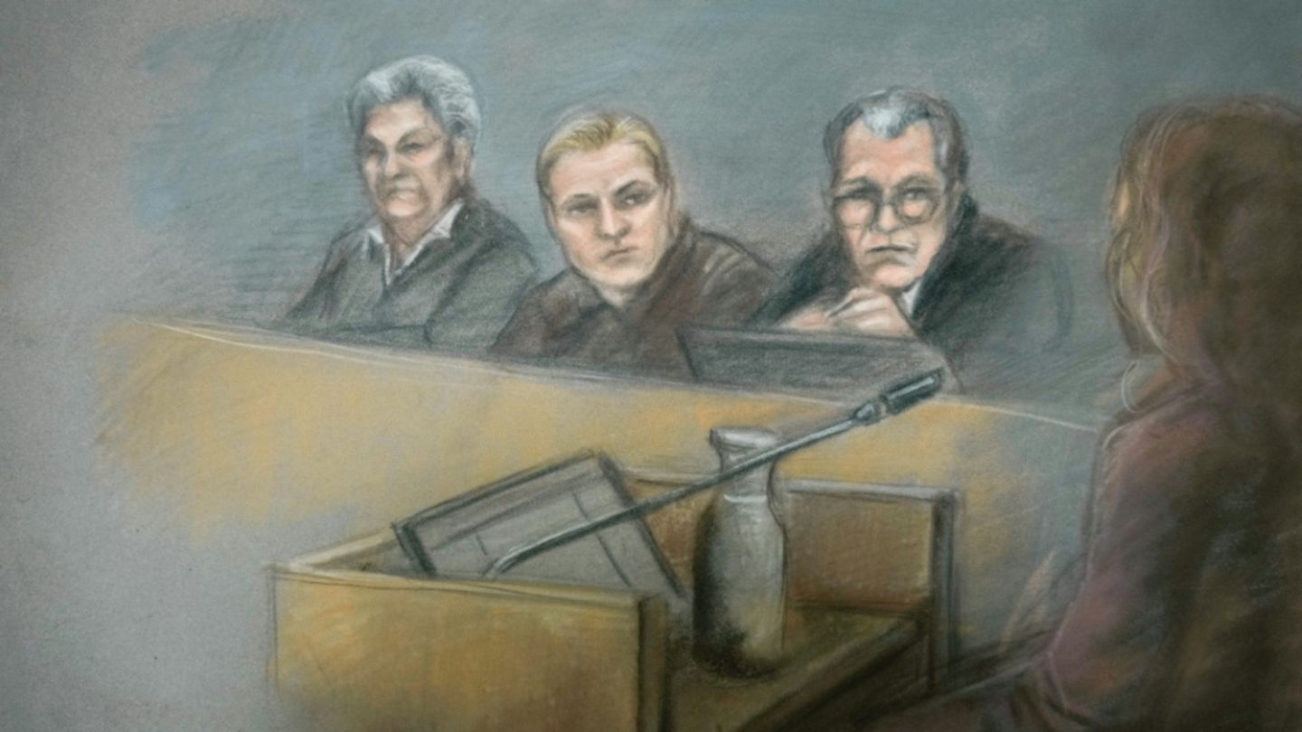 Marius Borg Hoiby zwischen seinen Anwälten