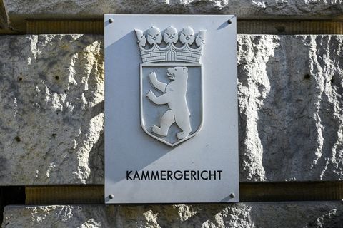 Vor einem Staatsschutzsenat des Berliner Kammergerichts beginnt der Prozess gegen einen mutmaßlichen Milizenführer. (Symbolbild)