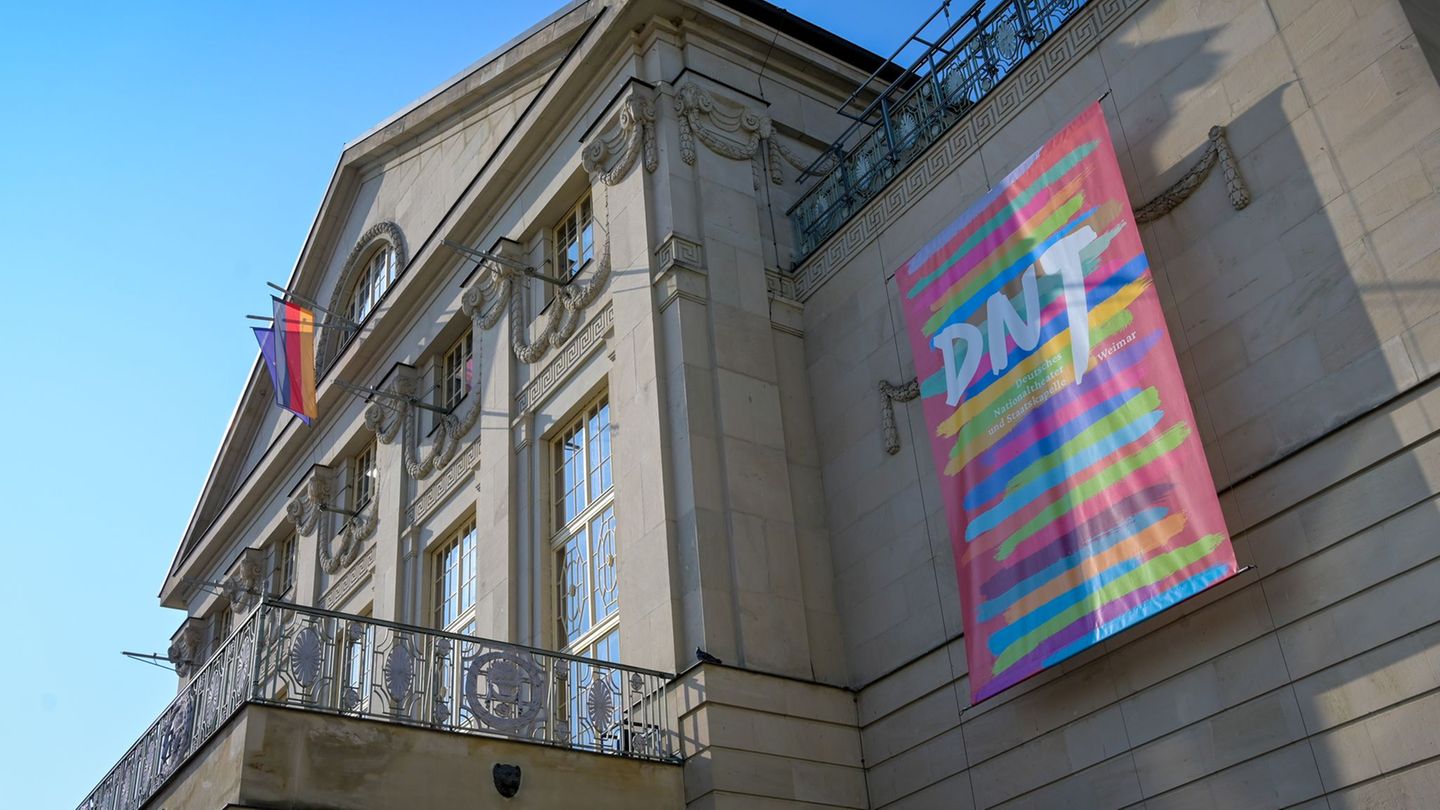 Das Deutsche Nationaltheater in Weimar hat das Programm für die neue Saison vorgestellt. Foto: Heiko Rebsch/dpa
