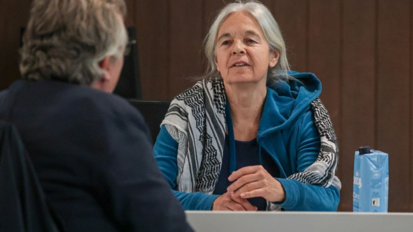 Klette in Verhandlungssaal