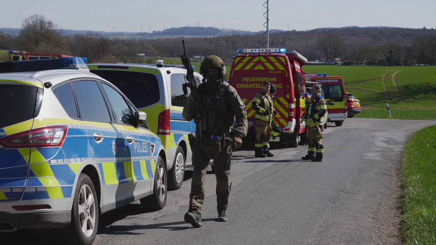 Eine Spezialeinheit fand eine Leiche bei der Stürmung eines Gehöfts. Foto: Christian Müller/dpa