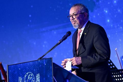 Der WHO-Chef verurteilt Angriffe auf die Gesundheitsversorgung. (Archivbild) Foto: Britta Pedersen/dpa