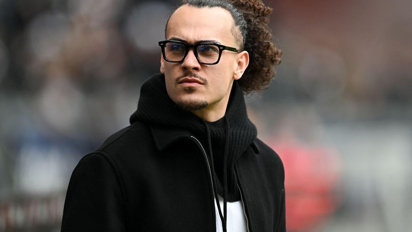 Zuletzt in Zivil, bald wieder auf dem Platz: Arthur Theate ist zurück im Mannschaftstraining. (Archivbild) Foto: Florian Wiegand