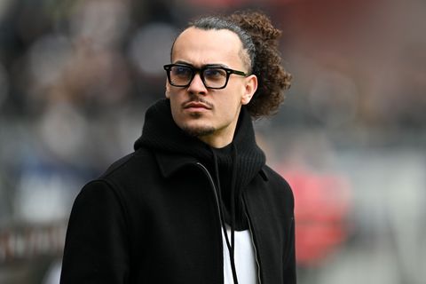 Zuletzt in Zivil, bald wieder auf dem Platz: Arthur Theate ist zurück im Mannschaftstraining. (Archivbild) Foto: Florian Wiegand