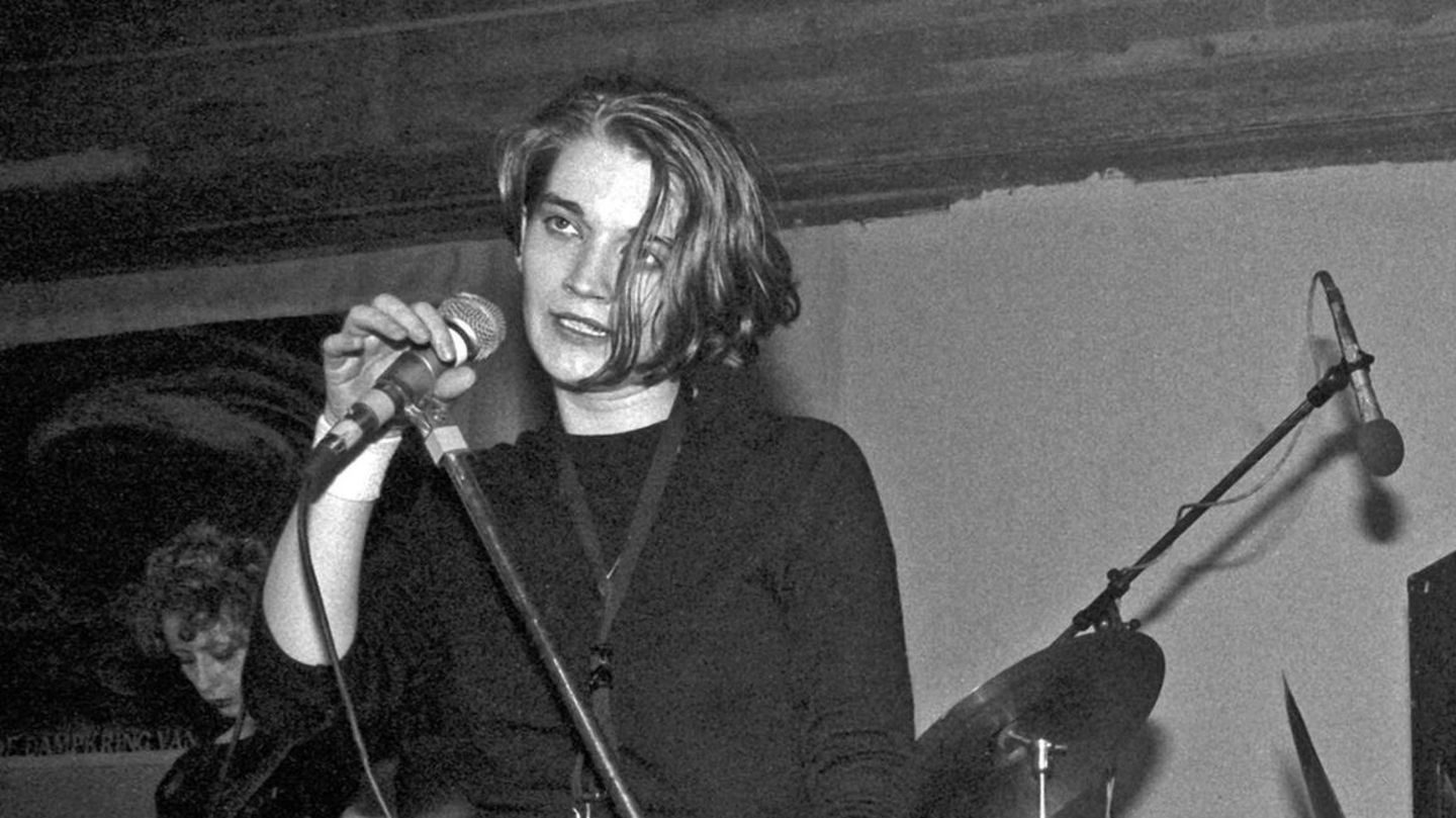 Bettina Köster tritt mit ihrer Band Malaria! im Jahr 1982 auf