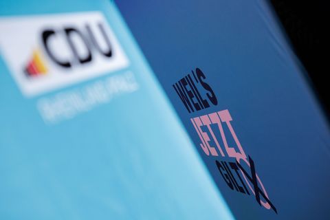 Der Vorfall ereignete sich direkt vor Geschäftsstelle in dem Mosel-Ort. (Symbolfoto) Foto: Hannes P. Albert/dpa