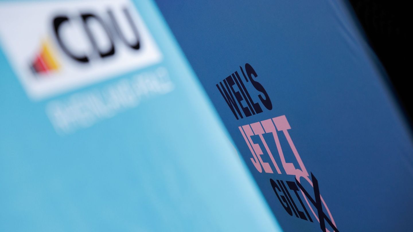 Der Vorfall ereignete sich direkt vor Geschäftsstelle in dem Mosel-Ort. (Symbolfoto) Foto: Hannes P. Albert/dpa