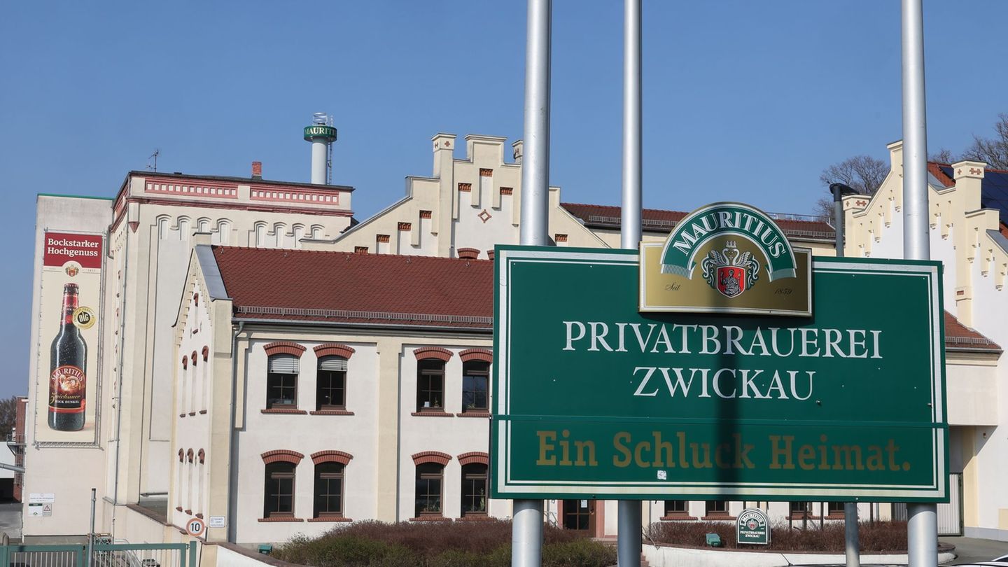 Die Zwickauer Brauerei Mauritius hat Insolvenz angemeldet. Foto: Bodo Schackow/dpa
