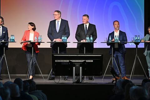 Sechs Spitzenkandidaten diskutieren vier Tage vor der Wahl auf Einladung der "Allgemeinen Zeitung" in Mainz. Foto: Michael Brand