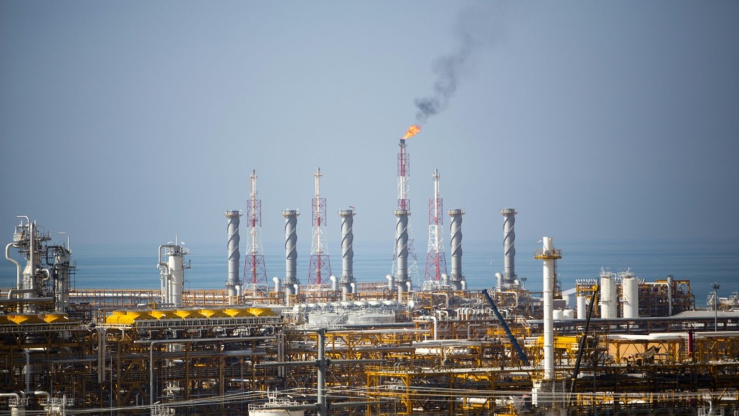 Anlagen am Gasfeld South Pars in der Hafenstadt Kangan