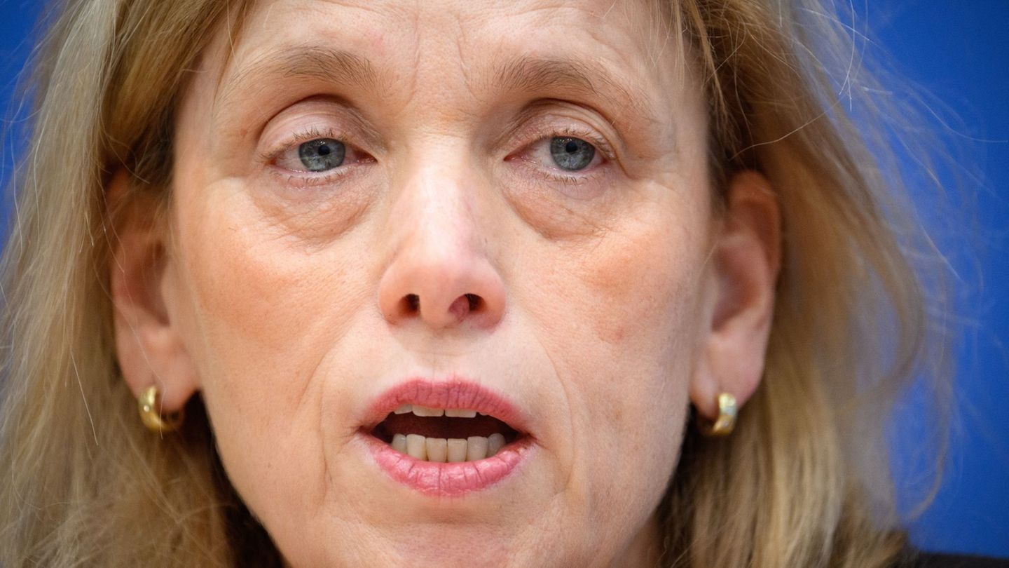 Bildungsministerin Karin Prien reagiert empört auf einen Beschluss der Linken in Niedersachsen. (Archivbild) Foto: Bernd von Jut