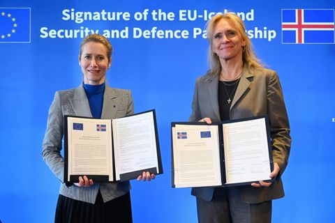 EU-Außenbeauftragte Kallas und Islands Verteidigungsministerin Gunnarsdottir