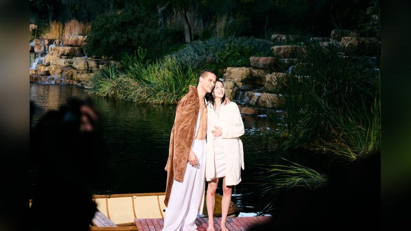 Es knistert beim Kuss-Shooting: Louis und Antonia