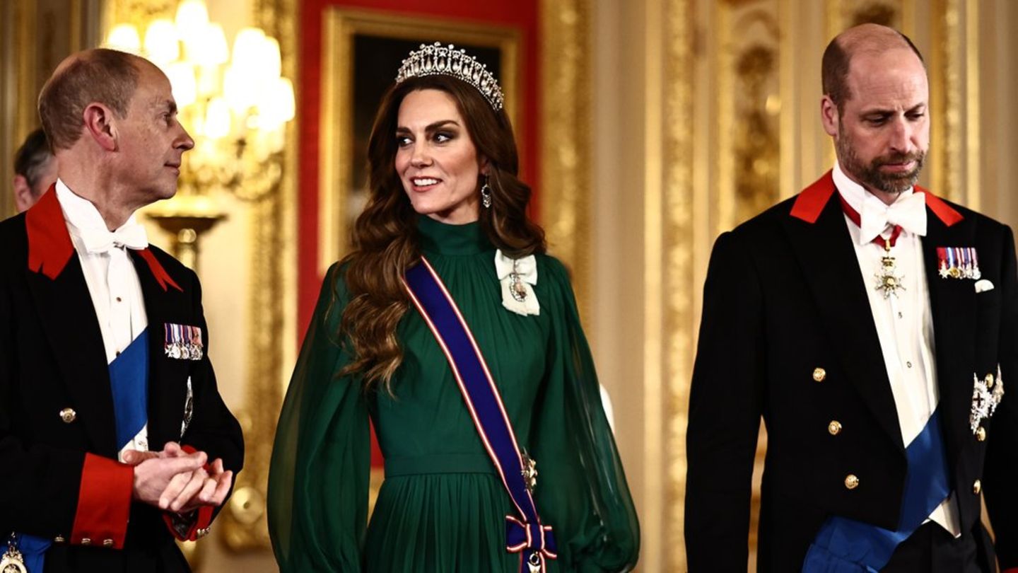 Prinzessin Kate zwischen Prinz Edward und ihrem Ehemann Prinz William beim Staatsbankett für den nigerianischen Präsidenten Bo