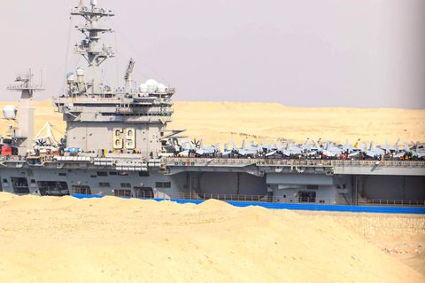 US Flugzeugträger passiert den Suezkanal auf dem Weg zum Einsatz im Irankrieg