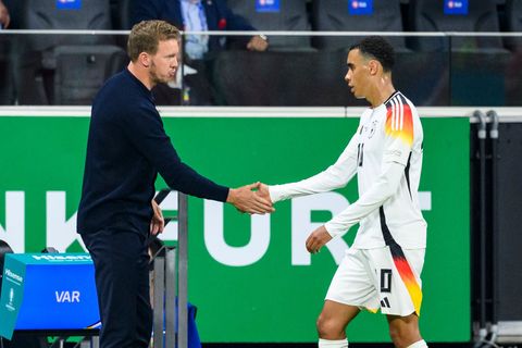 Julian Nagelsmann muss noch warten, bis er Jamal Musiala wieder im Kreis der Nationalmannschaft begrüßen kann. (Archivbild) Foto