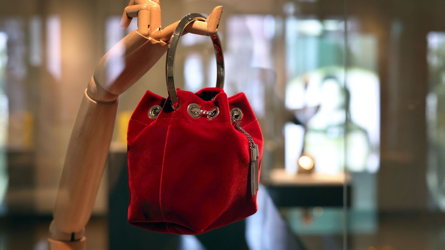 Mittlerweile sind Handtaschen mehr als nur ein Accessoire. Foto: Karl-Josef Hildenbrand/dpa