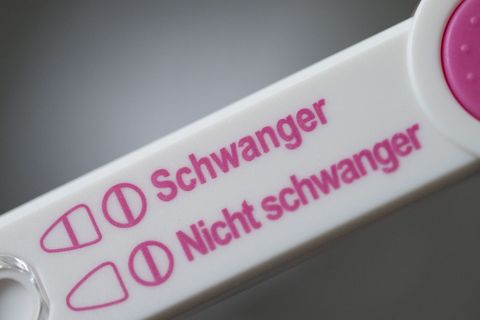 Nicht jede Frau kann einfach schwanger werden. (Symbolbild) Foto: Marijan Murat/dpa