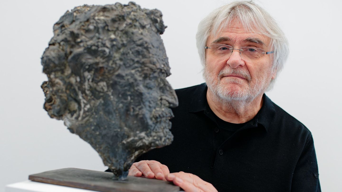 Künstler Thomas Duttenhoefer wurde in Speyer geboren und lebt seit 1979 in Darmstadt. Foto: Uwe Anspach/dpa