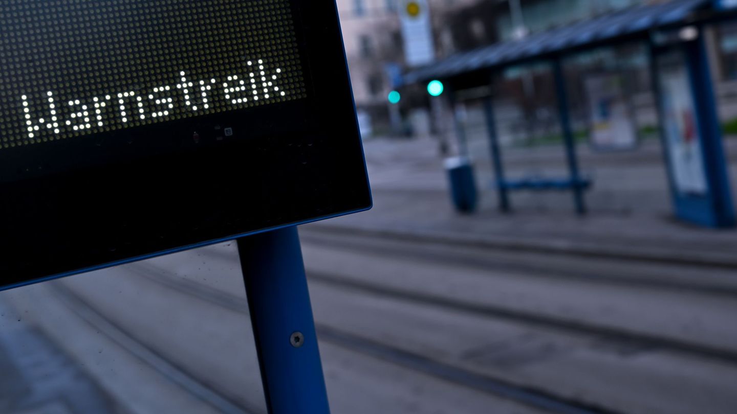Etliche Bus- und Tramhaltestellen in Bayern waren am Donnerstag verwaist. Foto: Sven Hoppe/dpa